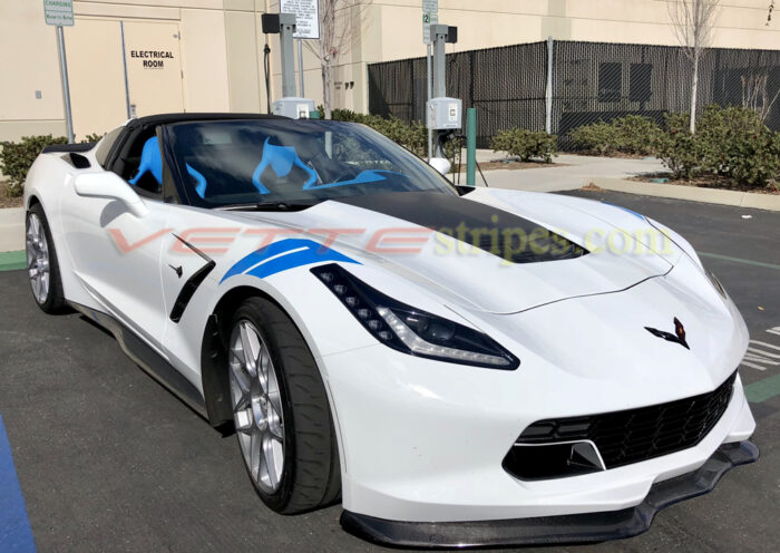 2014 - 2019 White C7 Corvette Stingray with carbon fiber hood stinger stripe