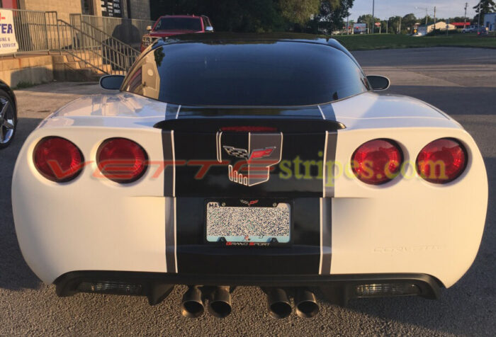 White C6 corvette Z06 with 3M 1080 black and anthracite GT4 stripes