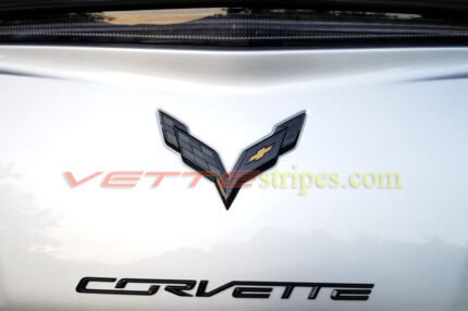 C7 Corvette emblem overlay in gloss carbon flash